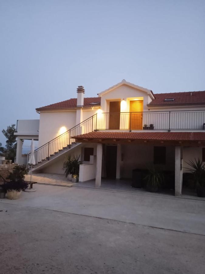 Apartmani Nila Sveta Nedelja  Esterno foto
