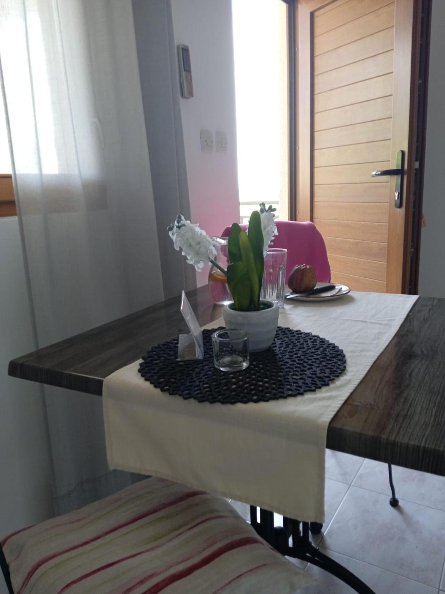 Apartmani Nila Sveta Nedelja  Esterno foto